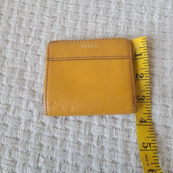 Fossil Mustard Leather Card Holder - Picture 5 of 9